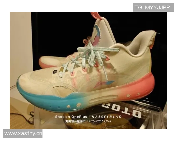 迈克米勒致敬两连冠将爱车改装为詹姆斯迈阿密配色球鞋主题款式