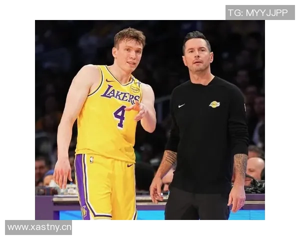 雷迪克谈太阳队合练情况强调球队凝聚力与现实挑战 雷迪克谈太阳队合练情况强调球队凝聚力与现实挑战