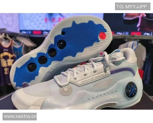 库里首次在比赛中穿李宁鞋标志着他与UA的正式告别